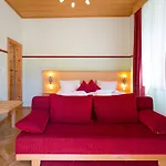 Marienhof 4*