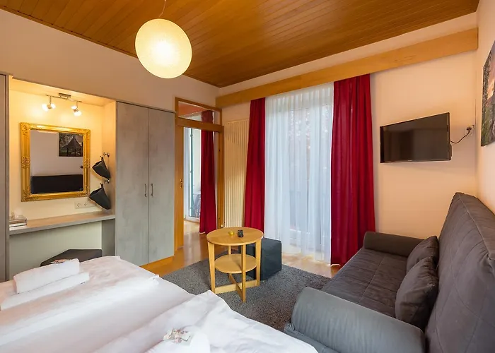 Marienhof מלון דירות 4*